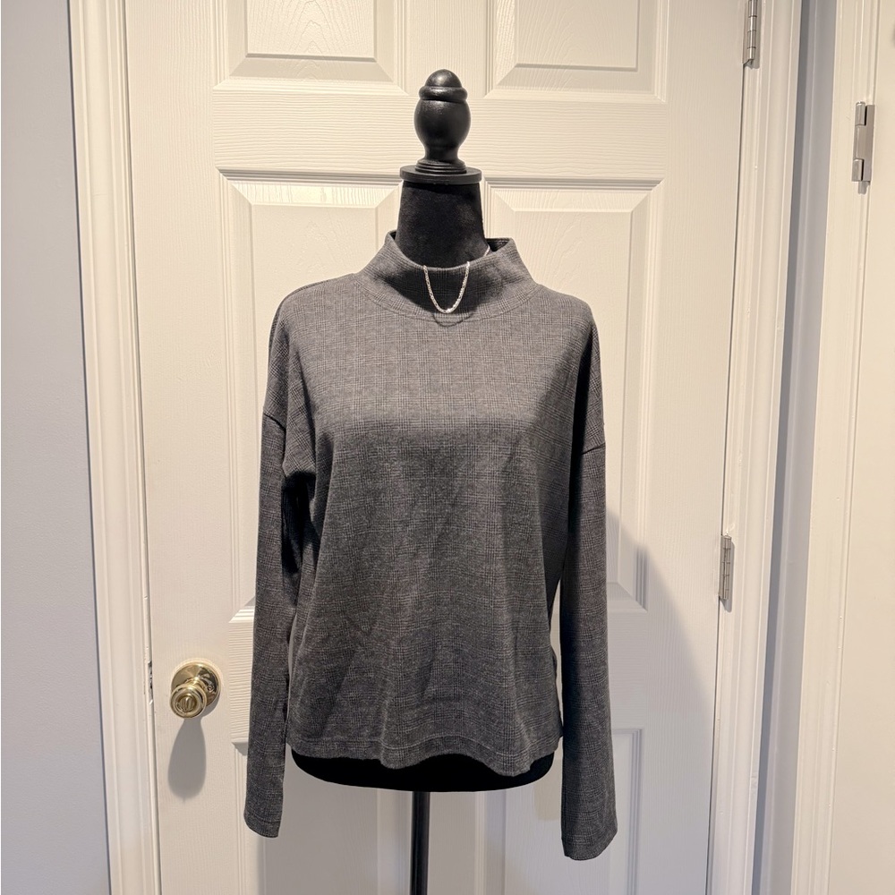 Maxwell Gray & Black houndstooth Mockneck Size M